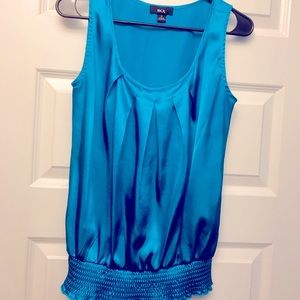 NWOT Bright Blue Ruched Bottom Sleeveless Top 💙